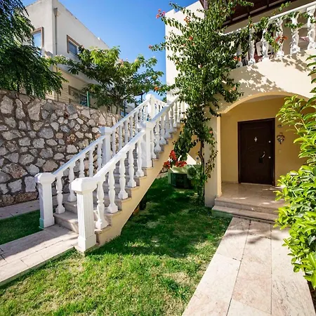 빌라 Villa With Private Beach And Shared Pool In Bodrum