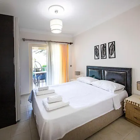 빌라 Villa With Private Beach And Shared Pool In Bodrum