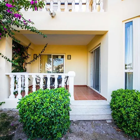 빌라 Villa With Private Beach And Shared Pool In Bodrum *